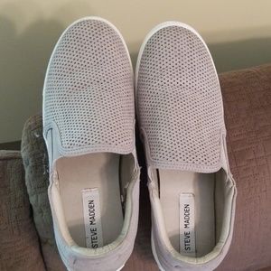 Slip on tennis shoes